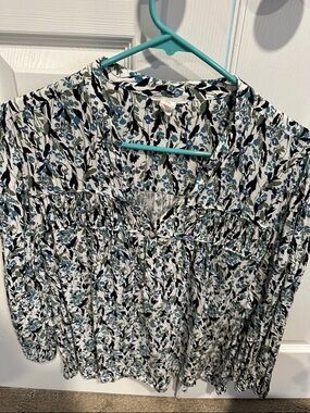 Women's Floral V-Neck Blouse in White and Blue